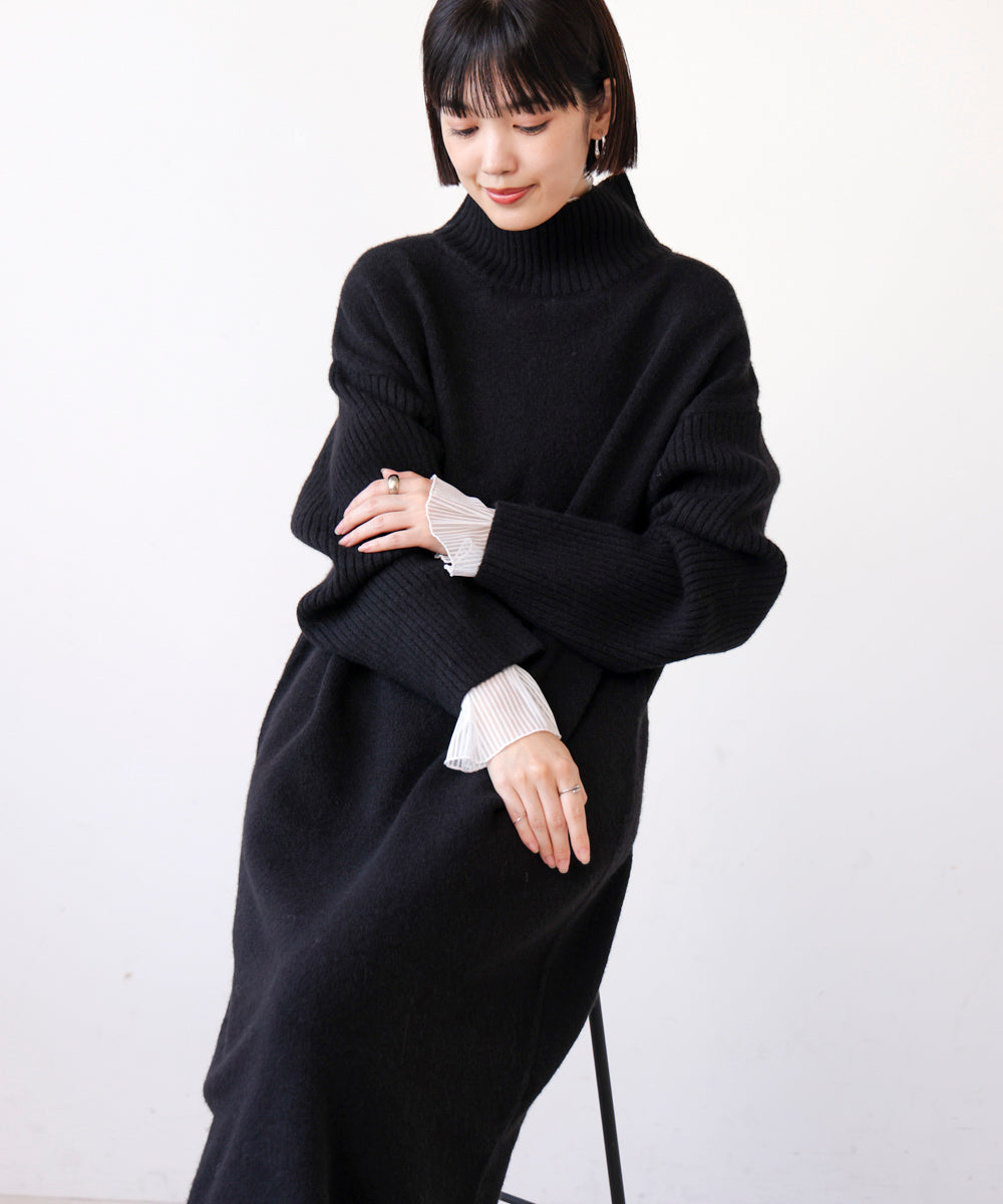 ハイネックIラインニットワンピース
