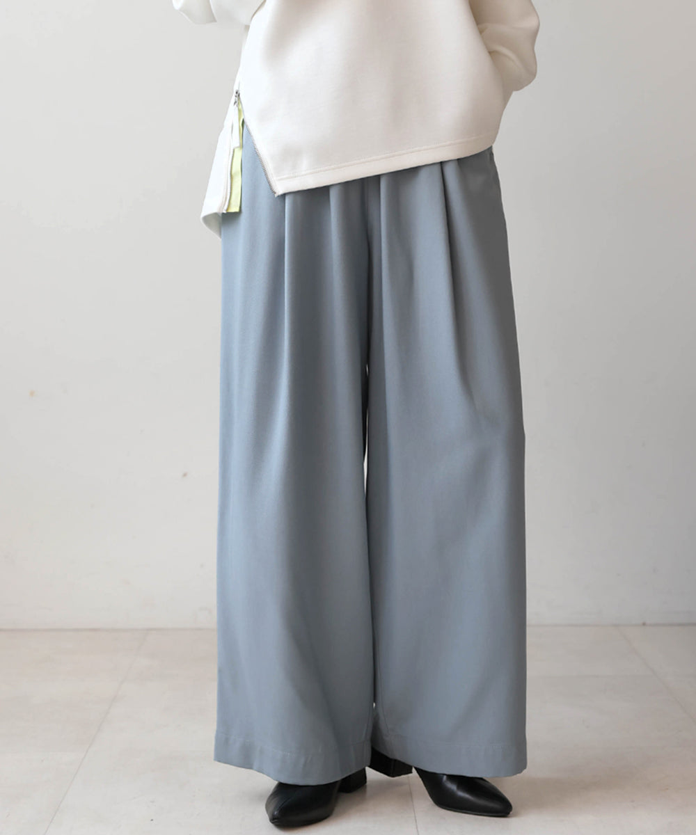 シャイニーリラックスパンツ