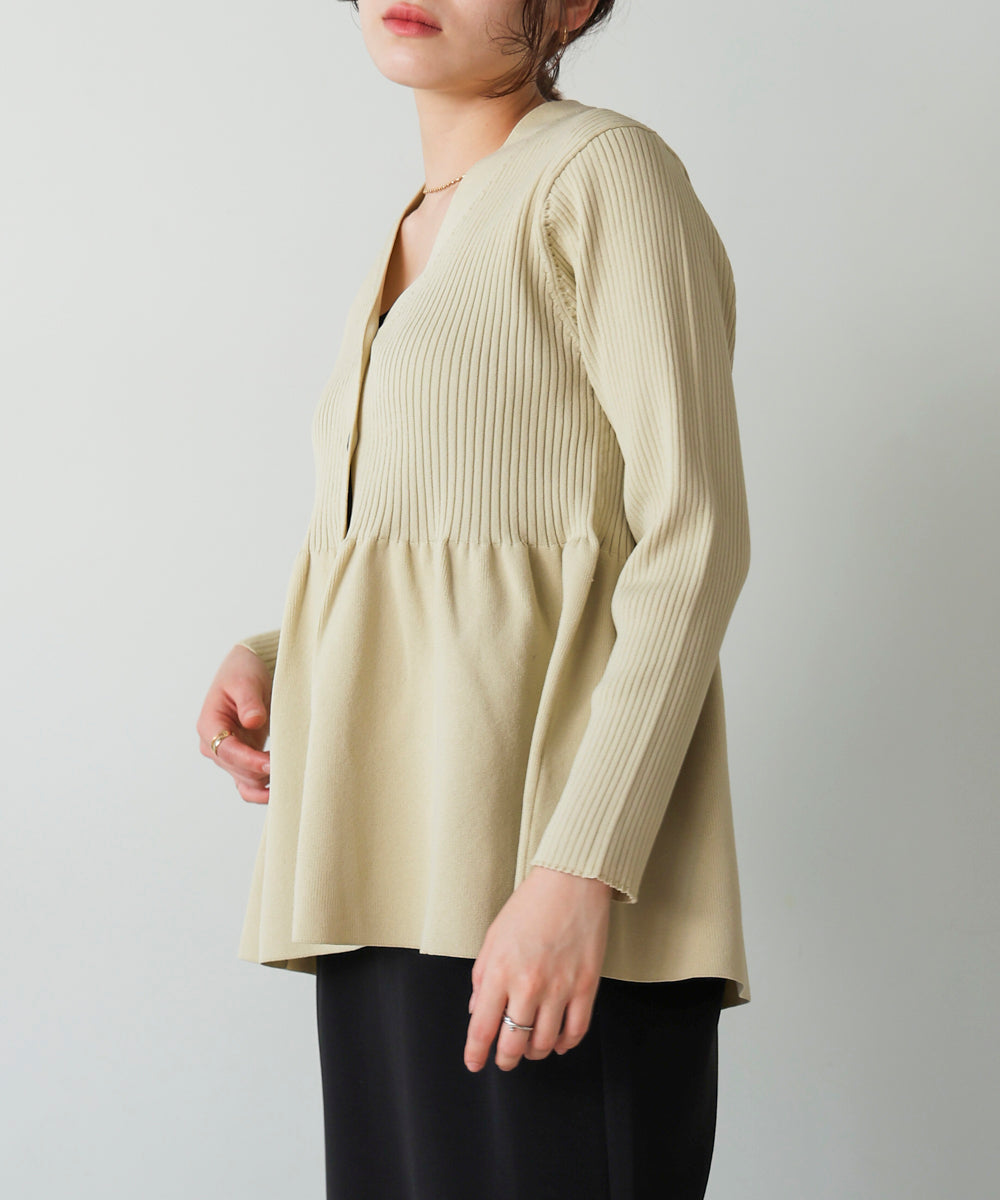 軽量ペプラムニットカーディガン