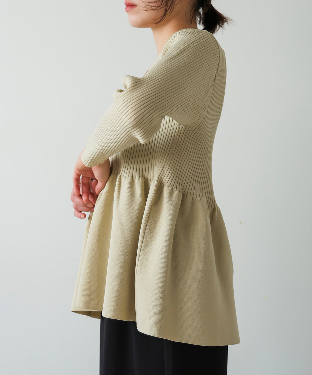 軽量ペプラムニットカーディガン