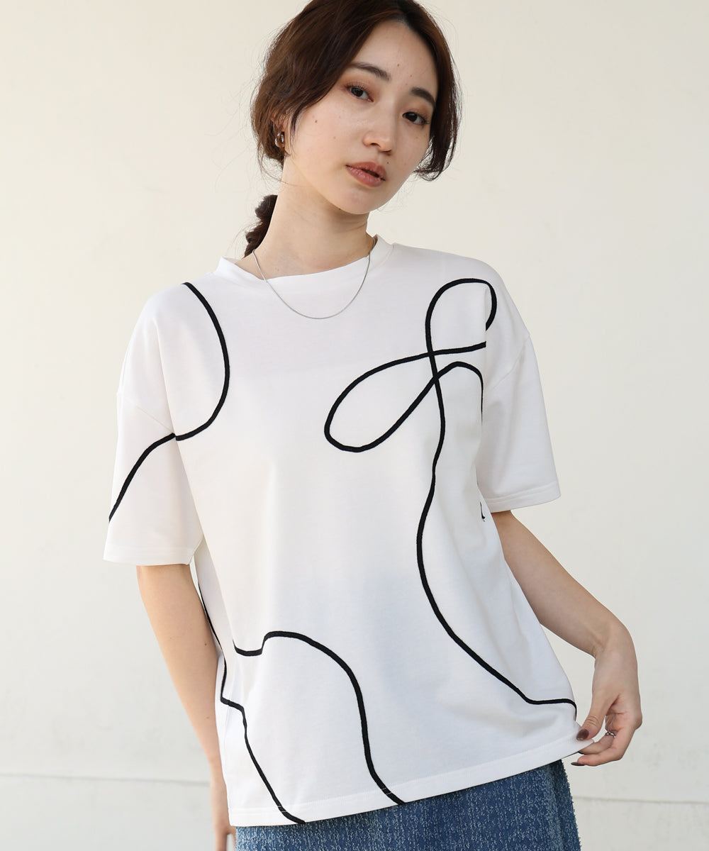 コード刺繡使いTシャツ