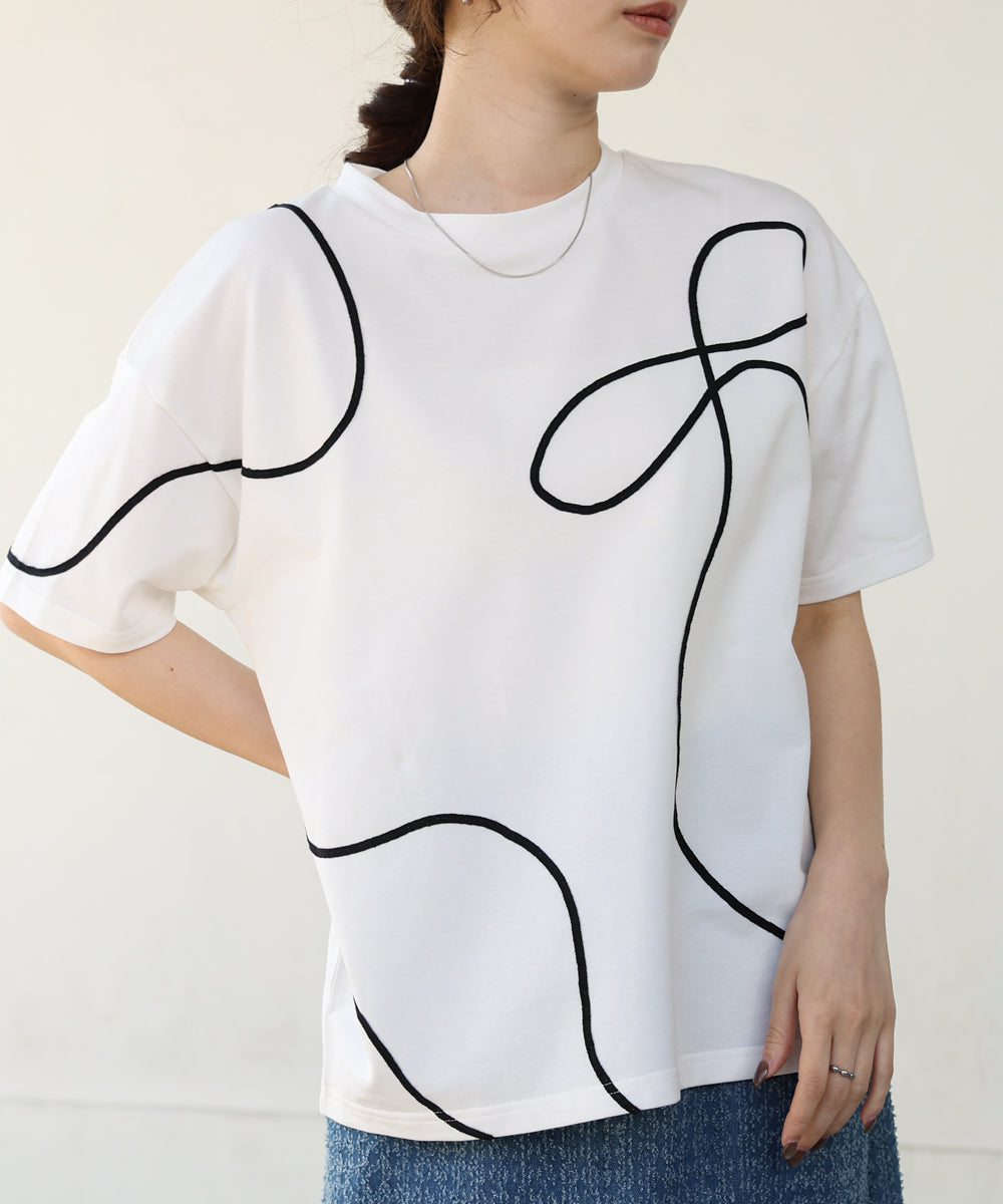 コード刺繡使いTシャツ