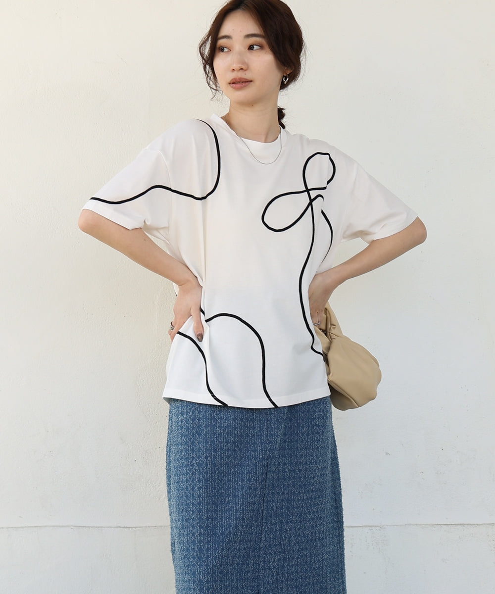 コード刺繡使いTシャツ