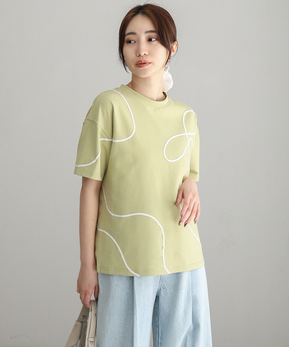 コード刺繡使いTシャツ