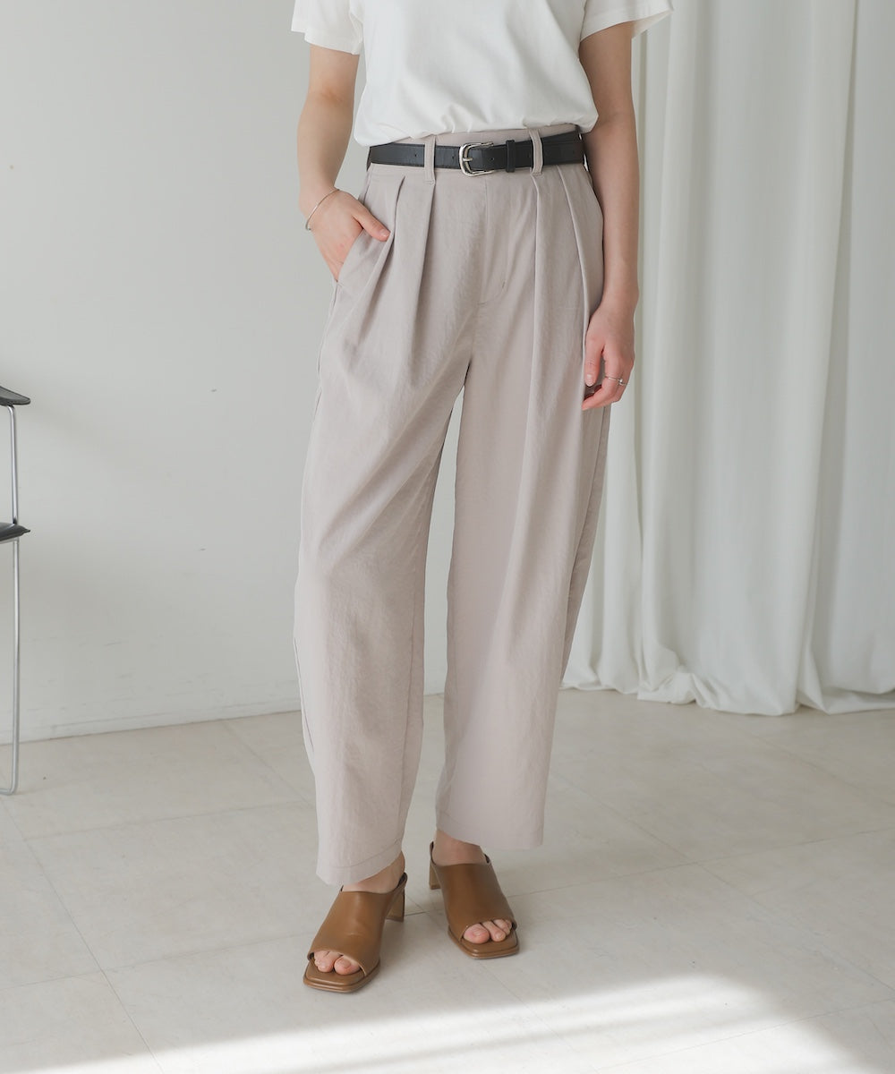 ストレッチテックコクーンパンツ