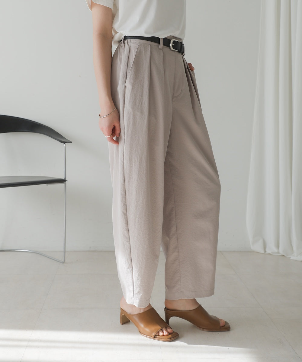 ストレッチテックコクーンパンツ