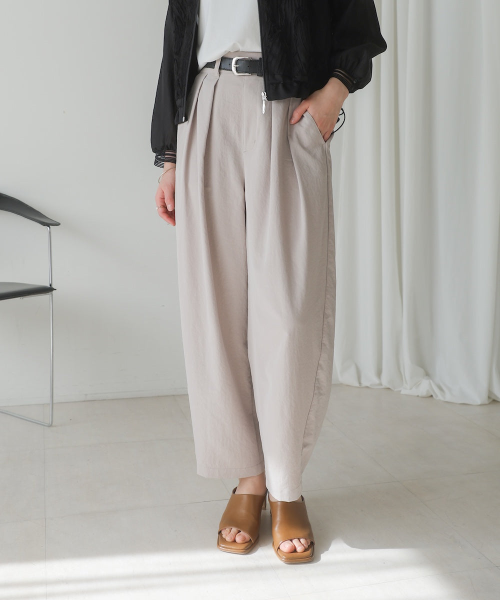 ストレッチテックコクーンパンツ