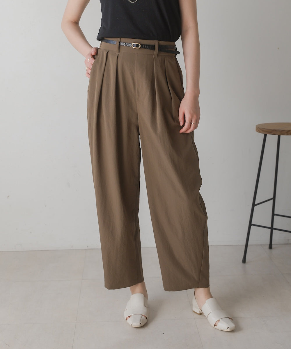 ストレッチテックコクーンパンツ