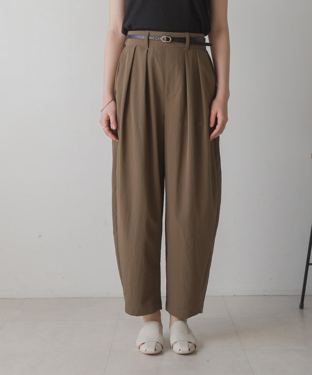 ストレッチテックコクーンパンツ