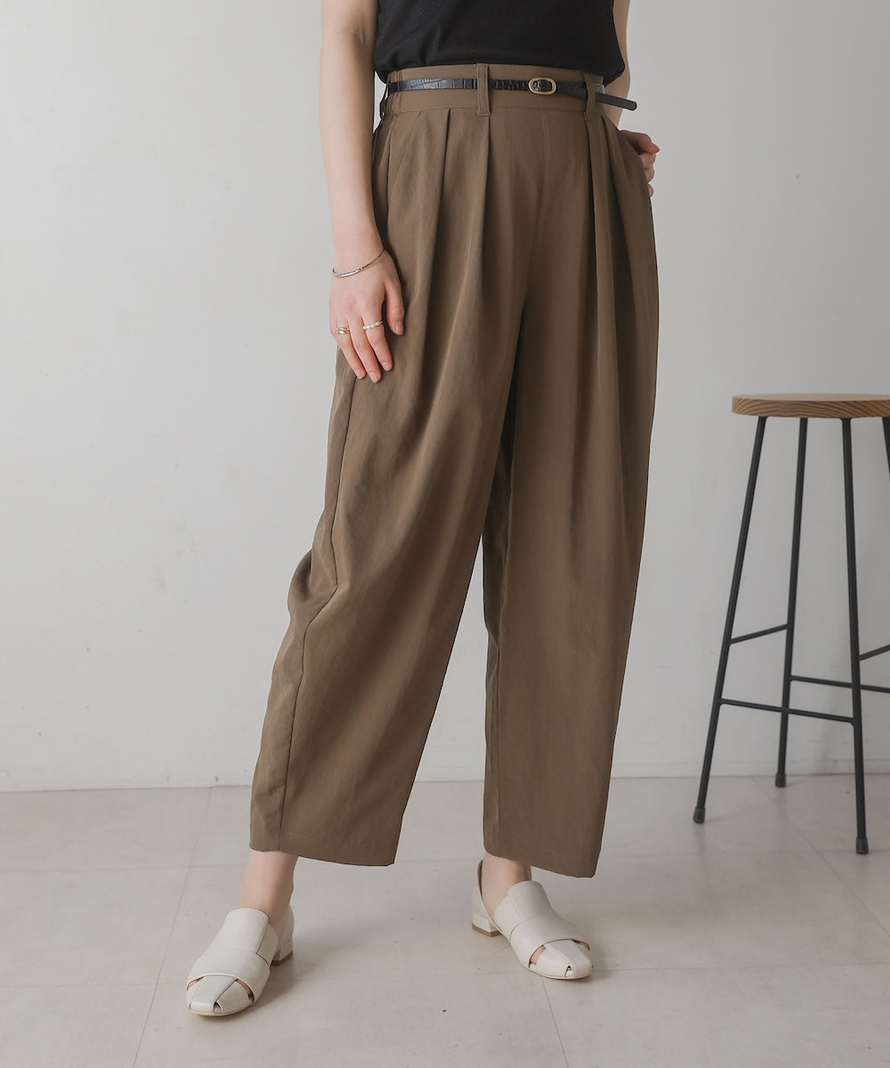 ストレッチテックコクーンパンツ