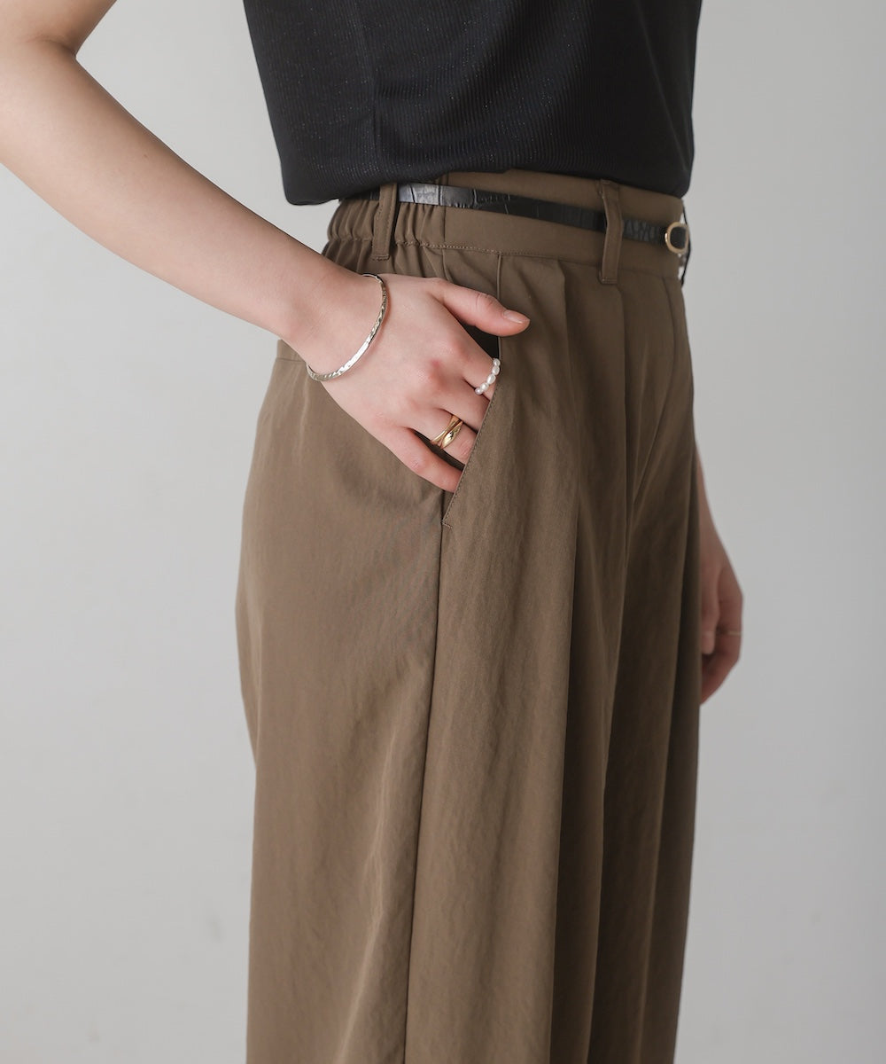 ストレッチテックコクーンパンツ