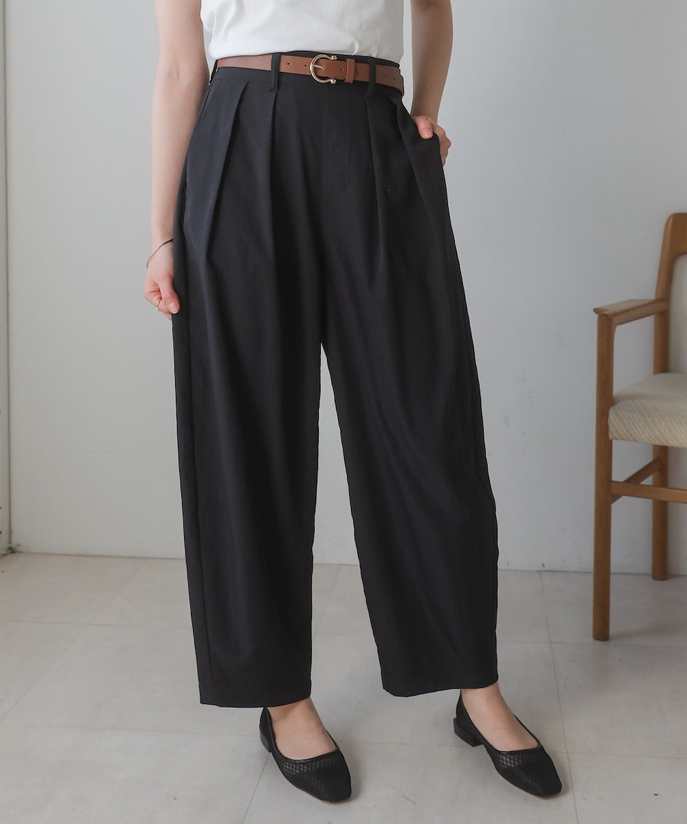 ストレッチテックコクーンパンツ