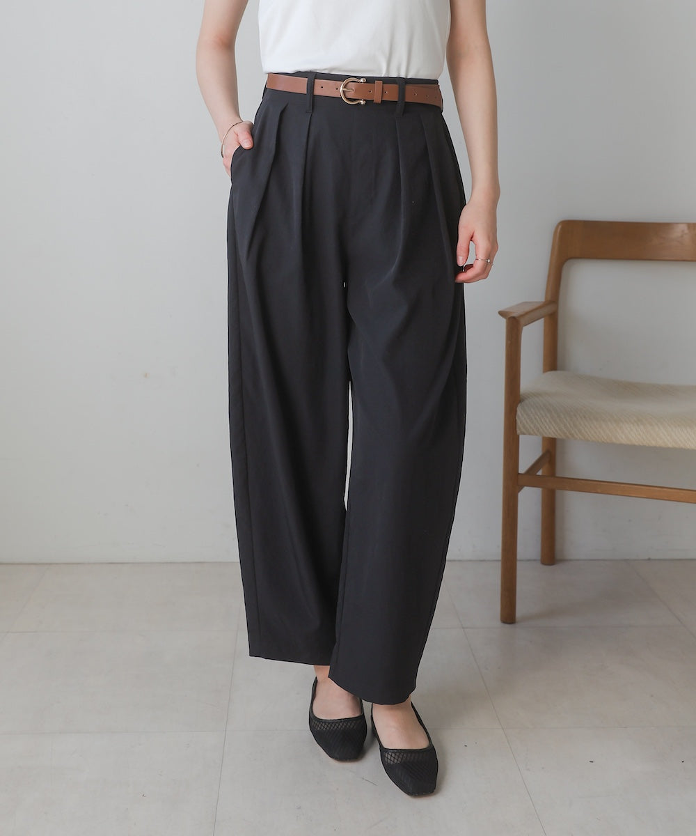 ストレッチテックコクーンパンツ