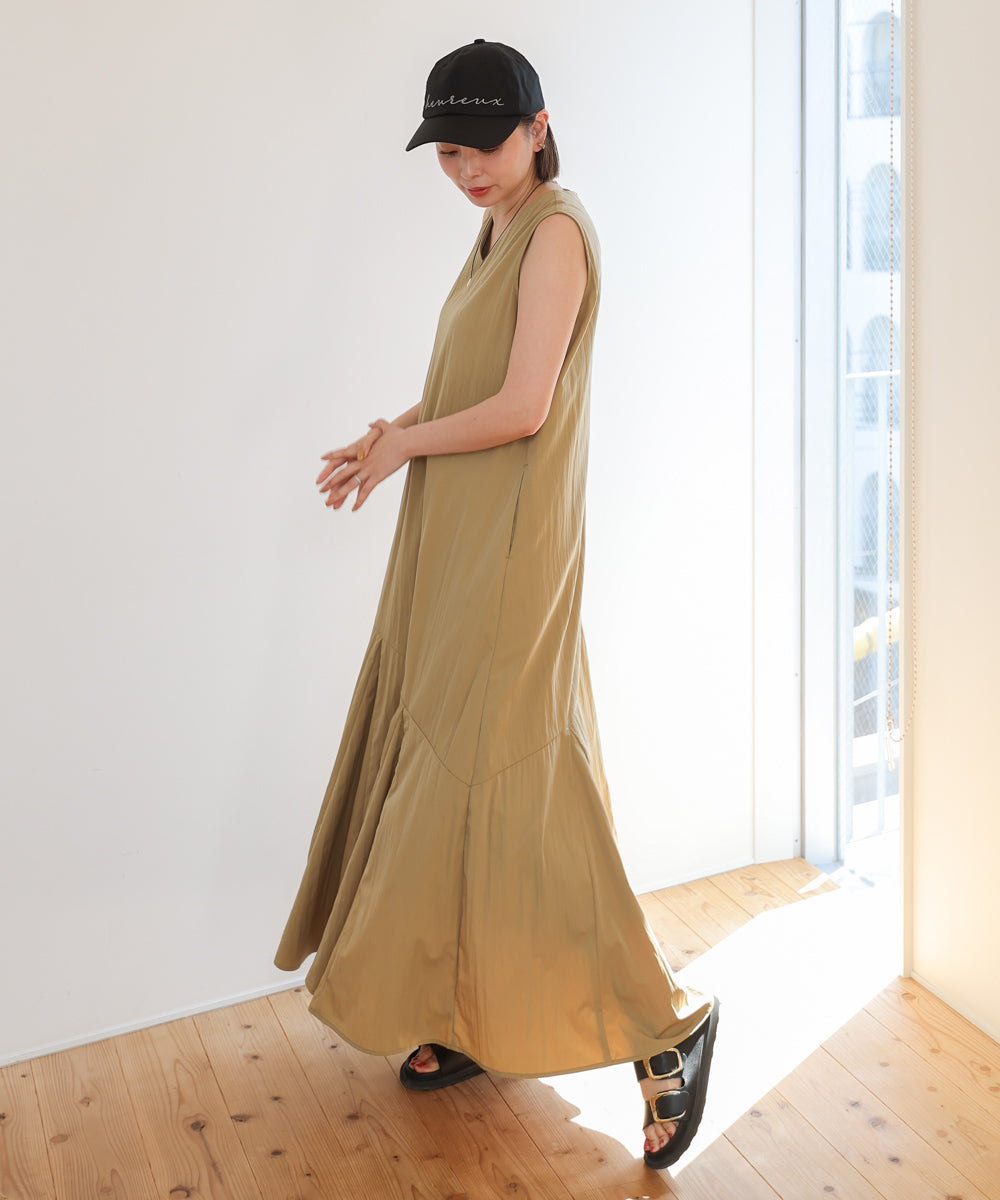 【MARIEコラボ】裾フレア切替ノースリーブワンピース