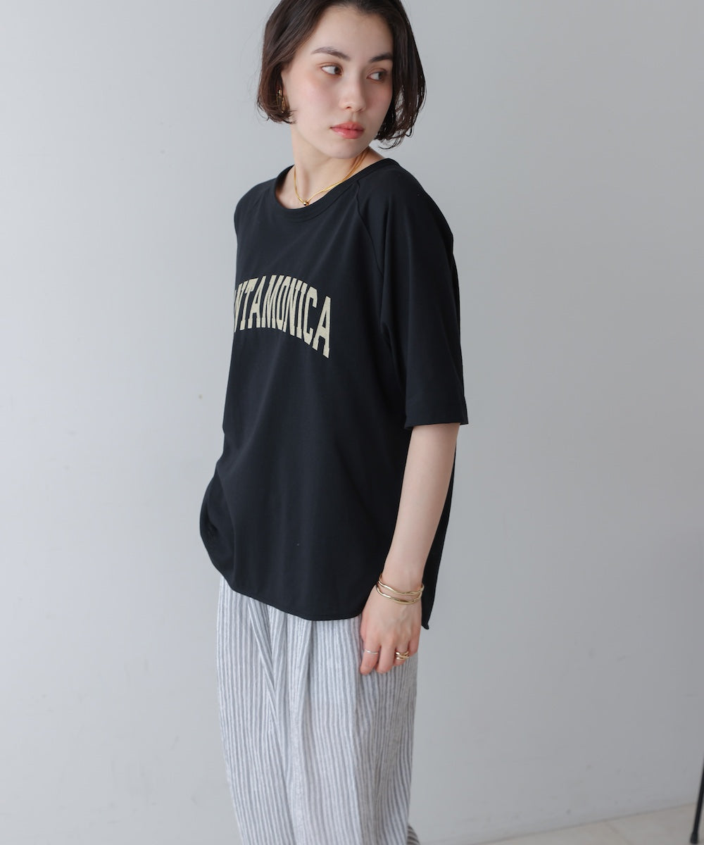 【WEB限定】リサイクルポリ天竺アーチロゴTee