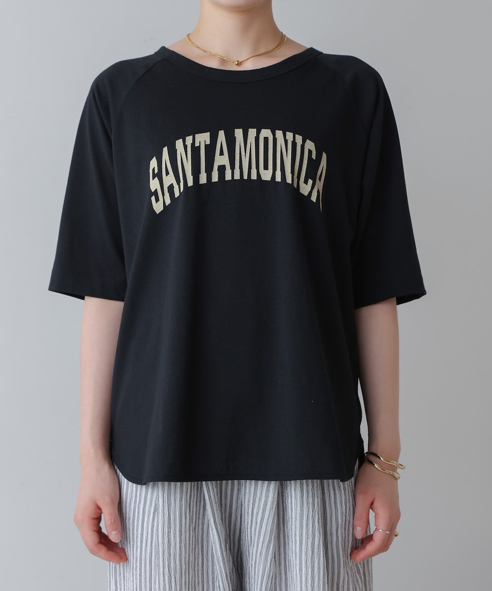 【WEB限定】リサイクルポリ天竺アーチロゴTee
