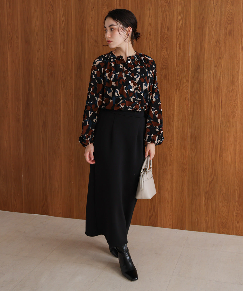 ランダムパターン柄ブラウス