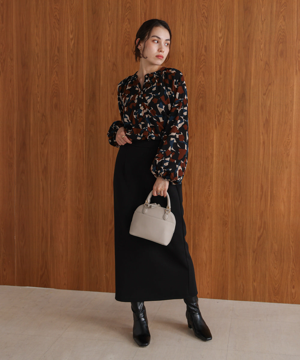 ランダムパターン柄ブラウス