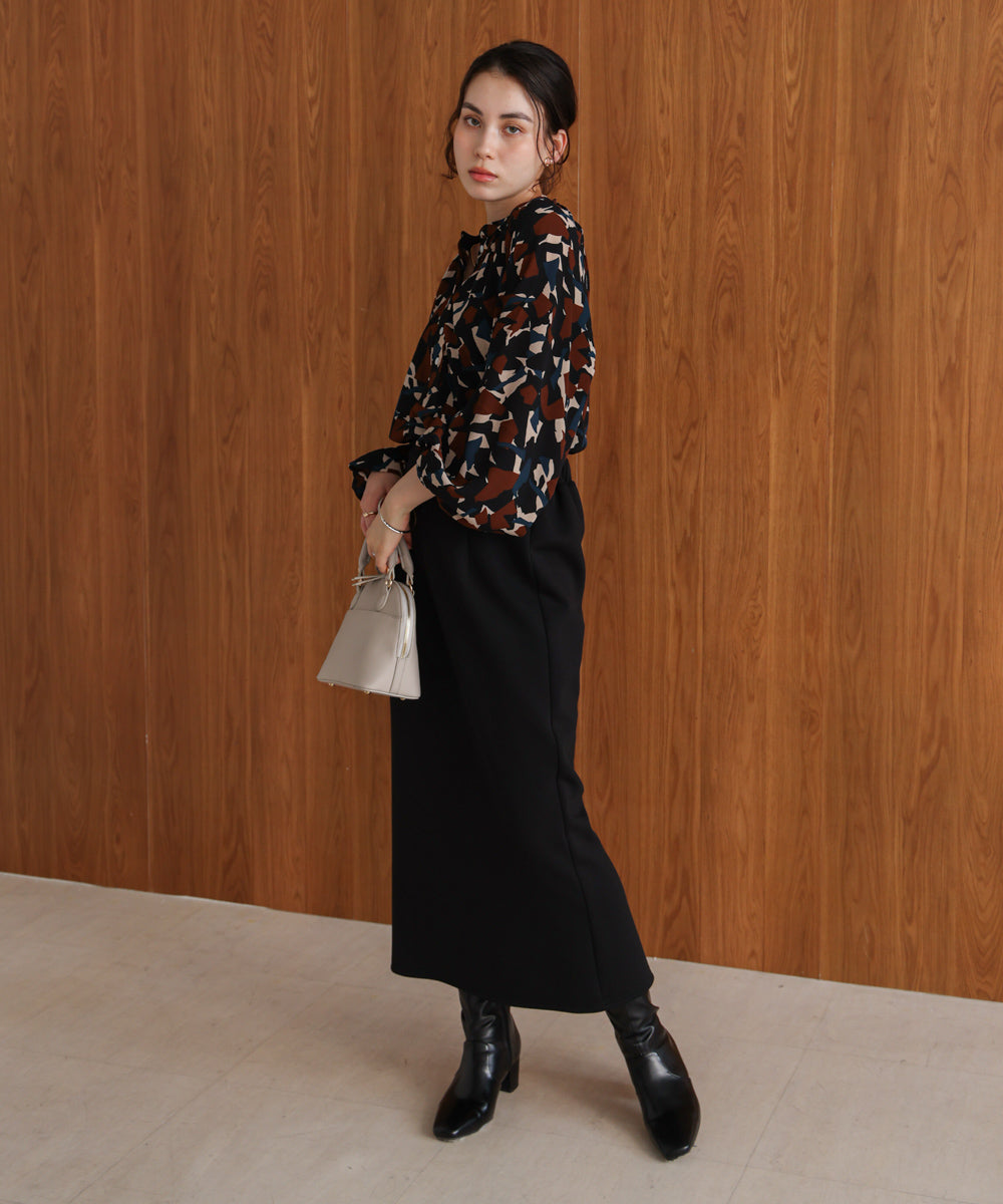 ランダムパターン柄ブラウス