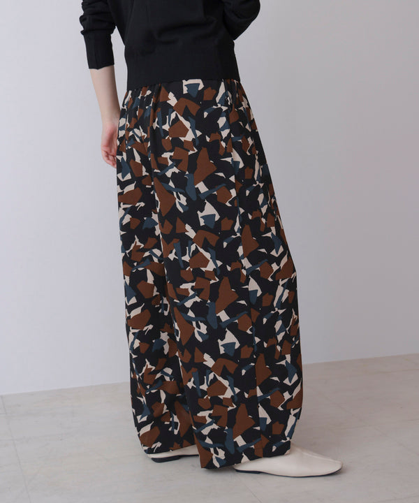 ランダムパターン柄ワイドパンツ