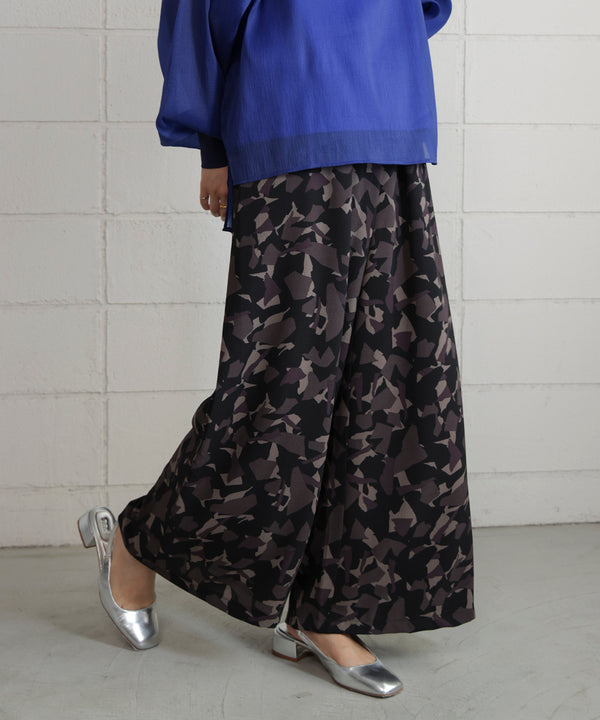 ランダムパターン柄ワイドパンツ