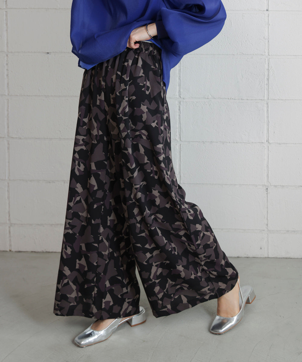ランダムパターン柄ワイドパンツ