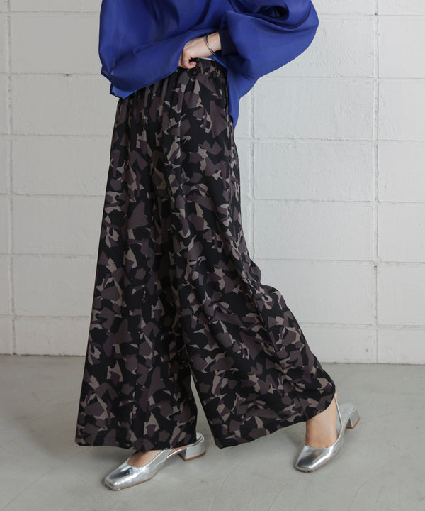 ランダムパターン柄ワイドパンツ