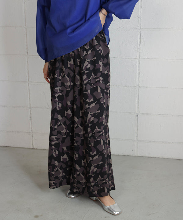 ランダムパターン柄ワイドパンツ