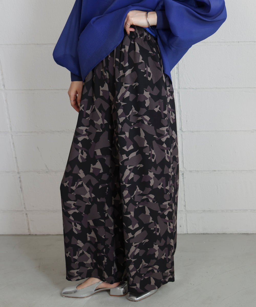 ランダムパターン柄ワイドパンツ