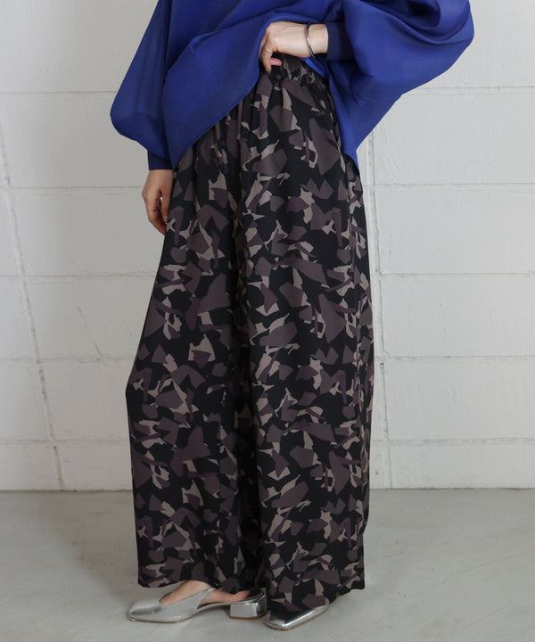 ランダムパターン柄ワイドパンツ