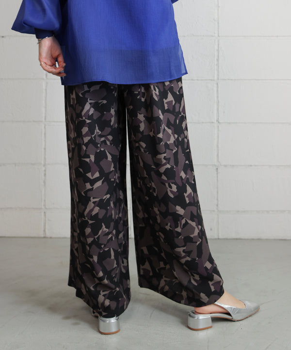 ランダムパターン柄ワイドパンツ