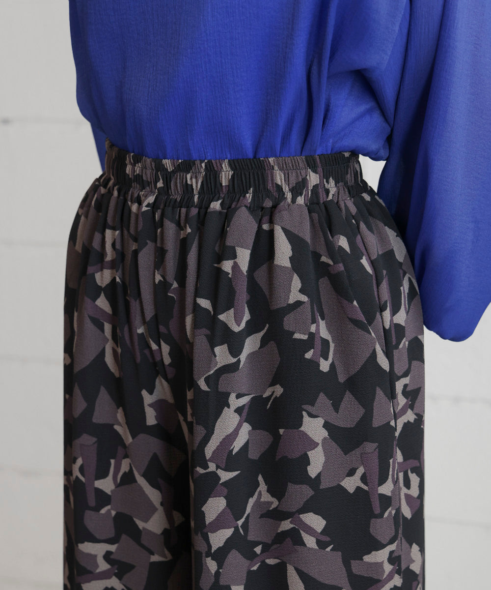 ランダムパターン柄ワイドパンツ