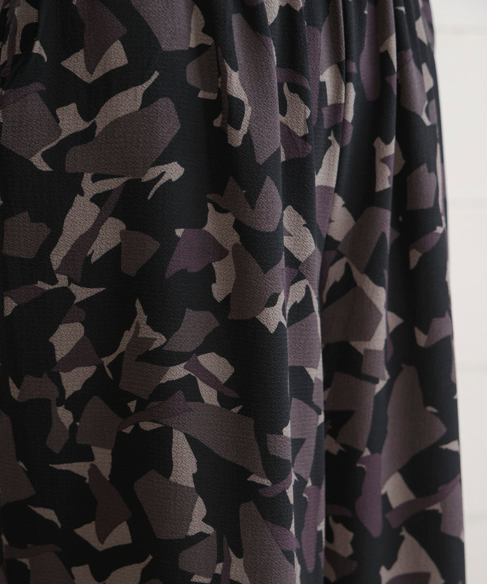 ランダムパターン柄ワイドパンツ