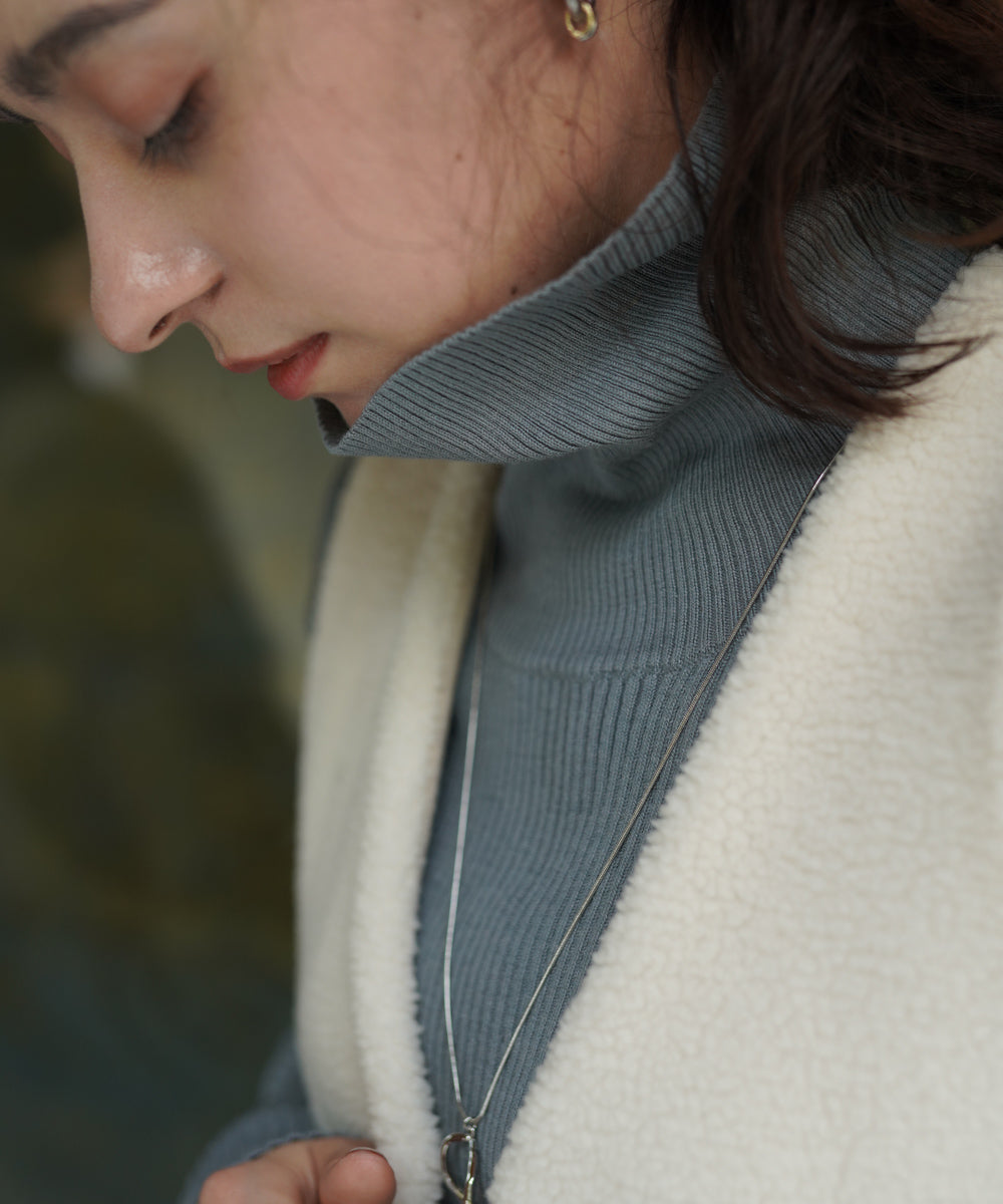 【温度調整素材】バック釦タートルニット