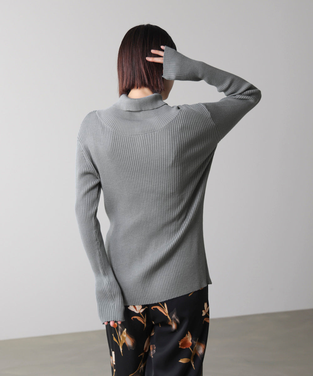 【温度調整素材】バック釦タートルニット