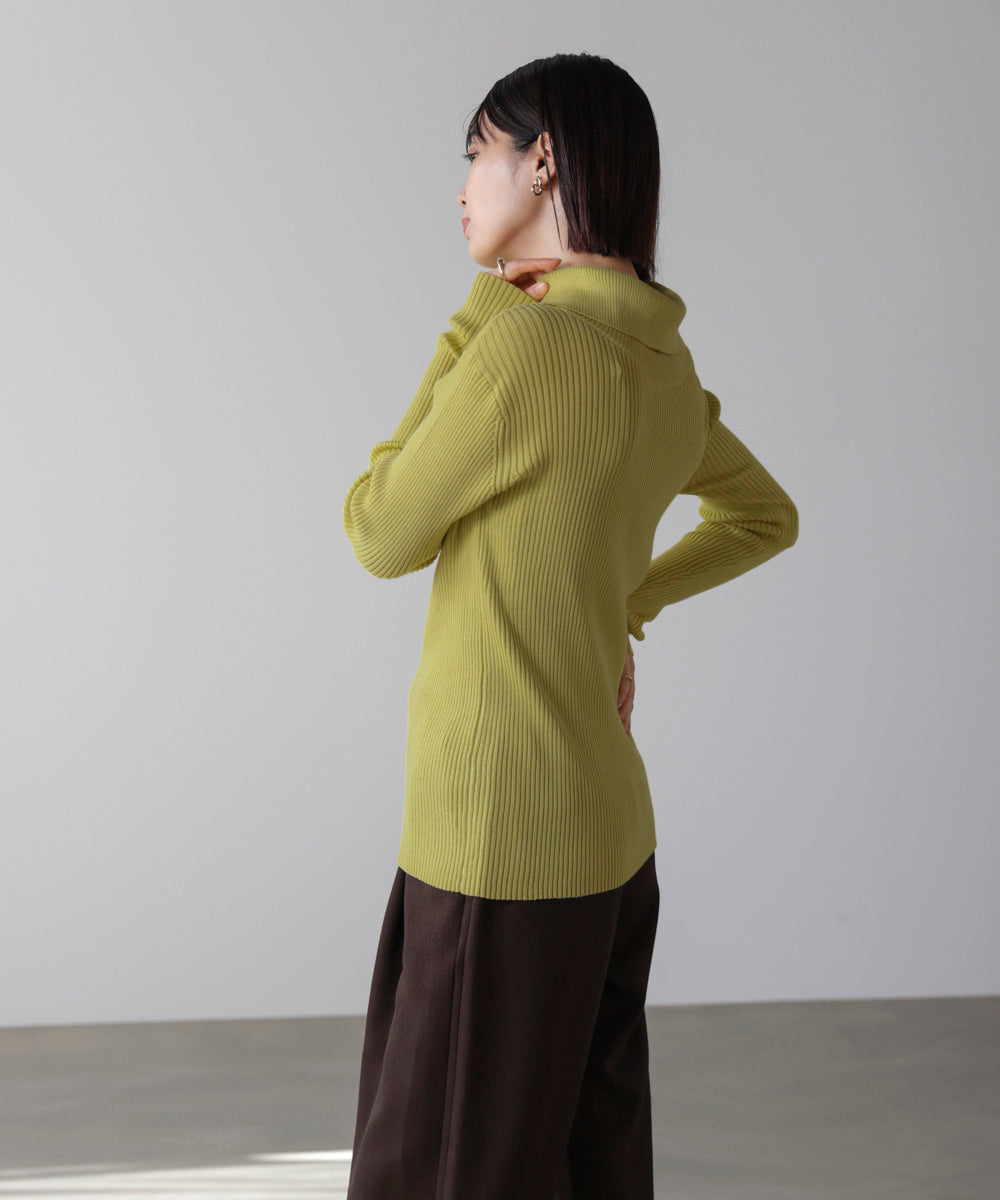 【温度調整素材】バック釦タートルニット