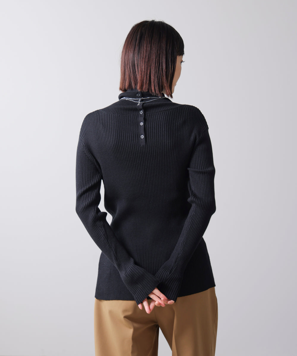 【温度調整素材】バック釦タートルニット