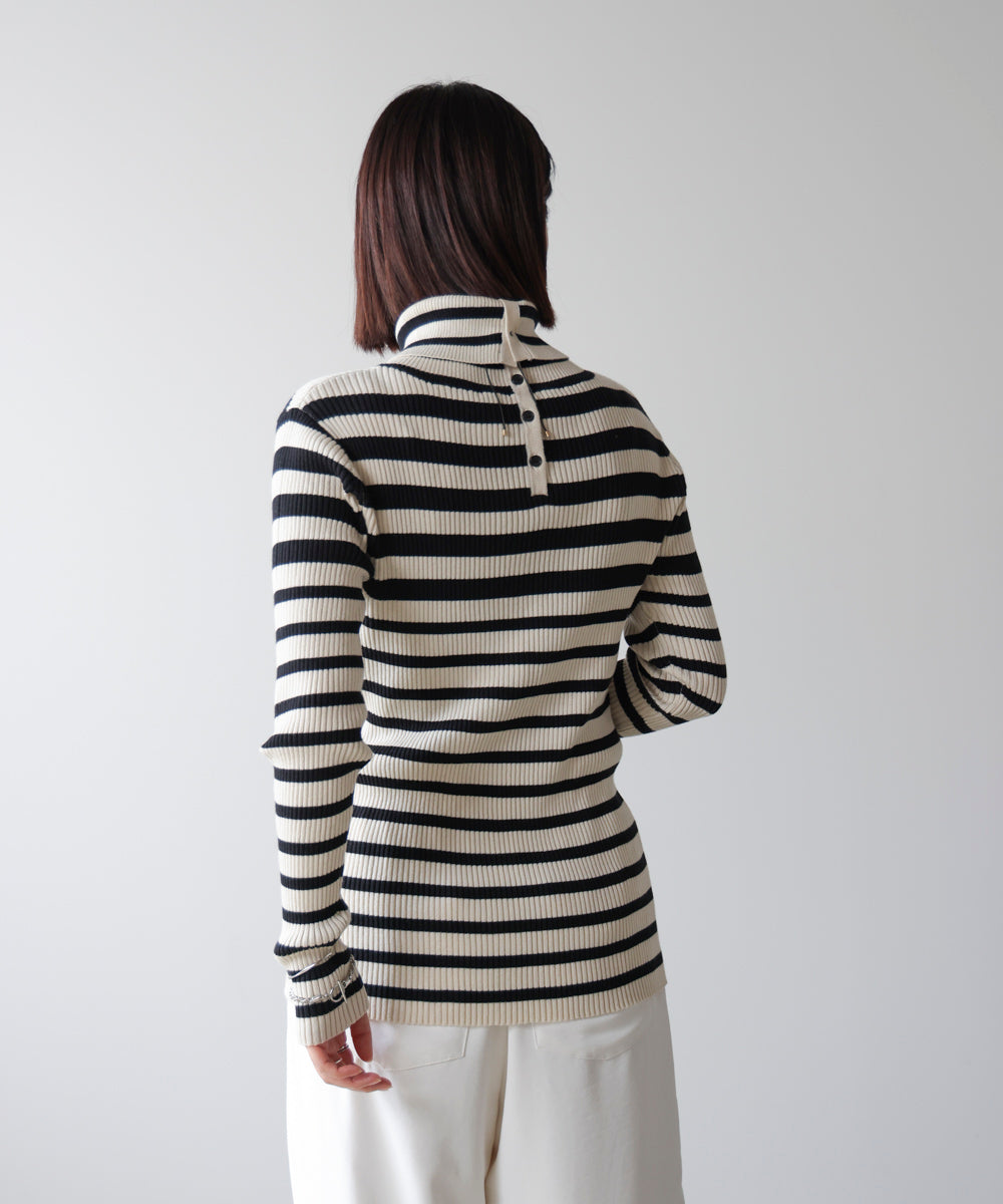 【温度調整素材】バック釦タートルニット