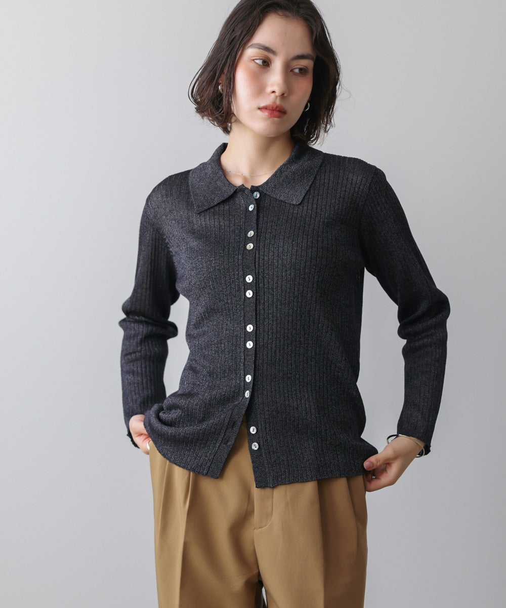 釦デザイン光沢糸ポロ衿ニット