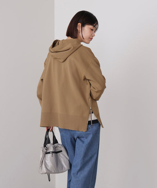 軽量ニットパーカー