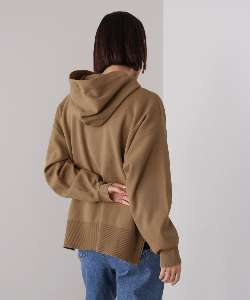 軽量ニットパーカー