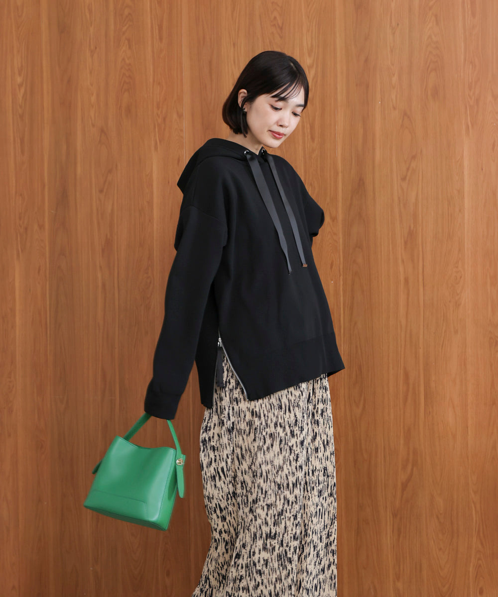 軽量ニットパーカー