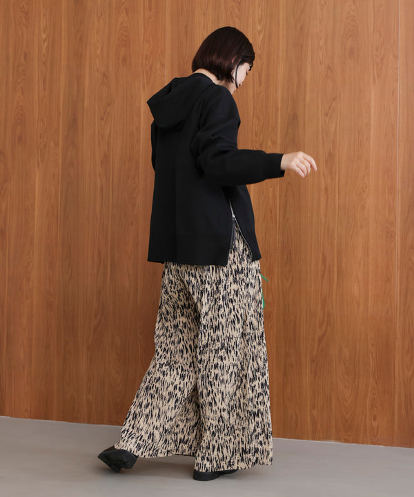 軽量ニットパーカー