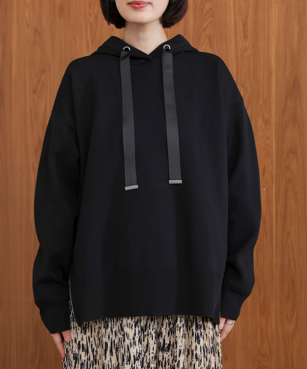 軽量ニットパーカー