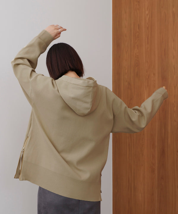 軽量ニットパーカー