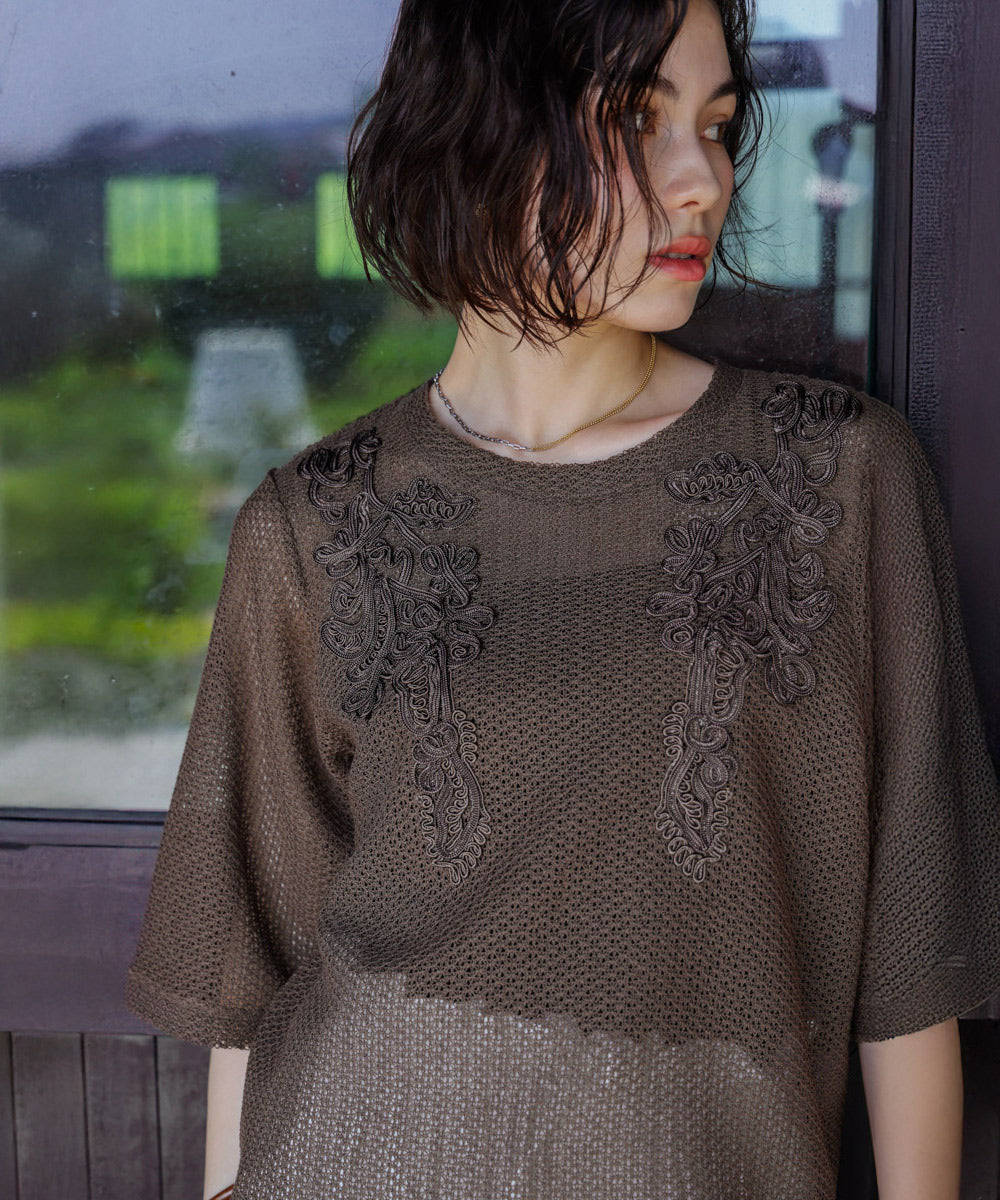 コード刺しゅうモチーフプルオーバー