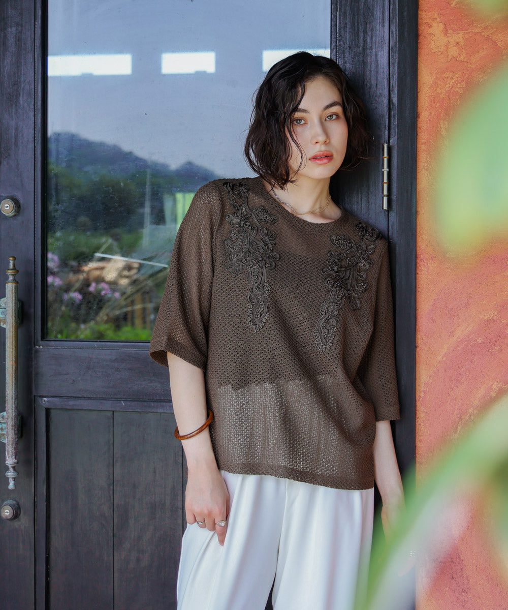 コード刺しゅうモチーフプルオーバー