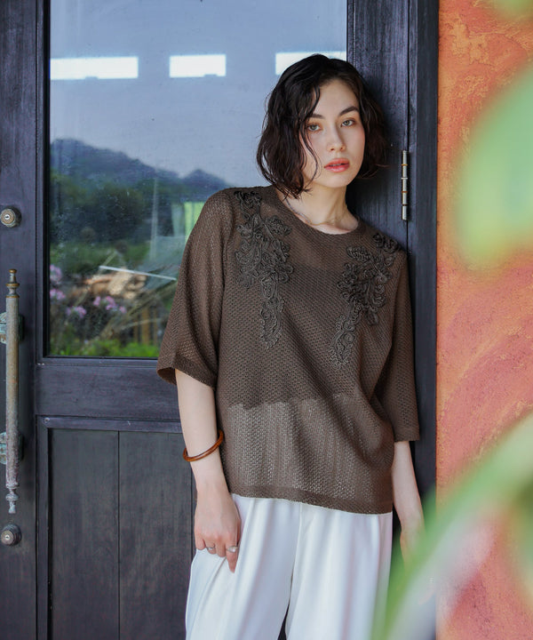 コード刺しゅうモチーフプルオーバー