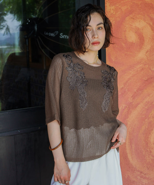 コード刺しゅうモチーフプルオーバー