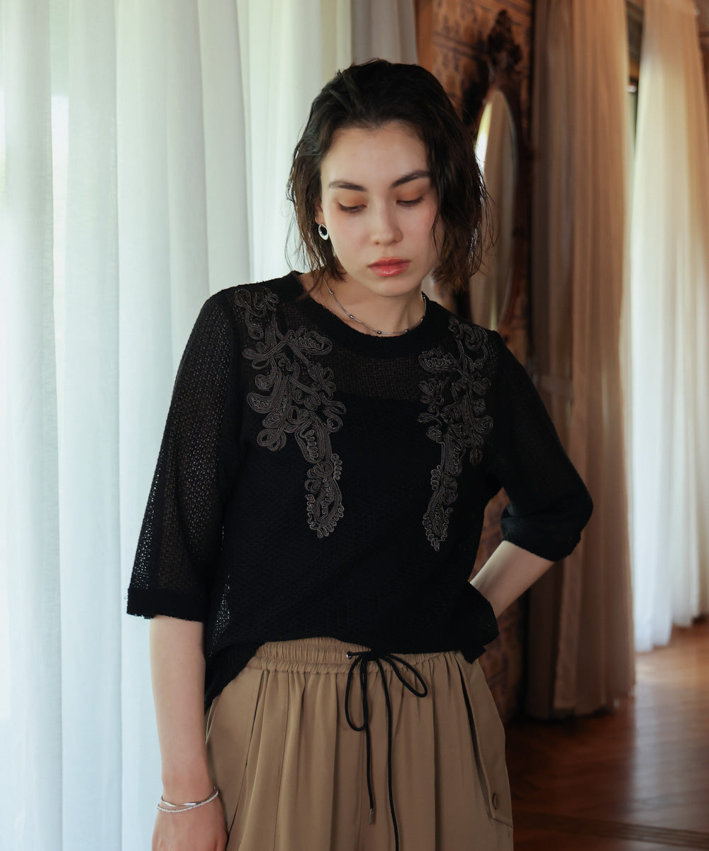 コード刺しゅうモチーフプルオーバー